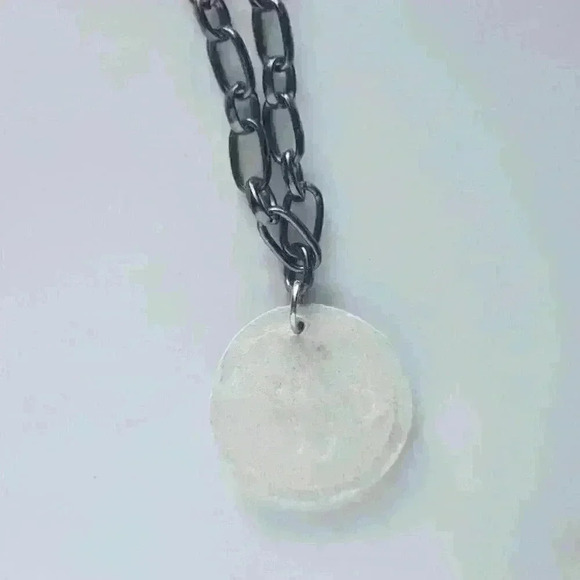 Horrific bloodshot eye with spider eyelashes ✦ goth black chain choker necklace - Picture 7 of 10